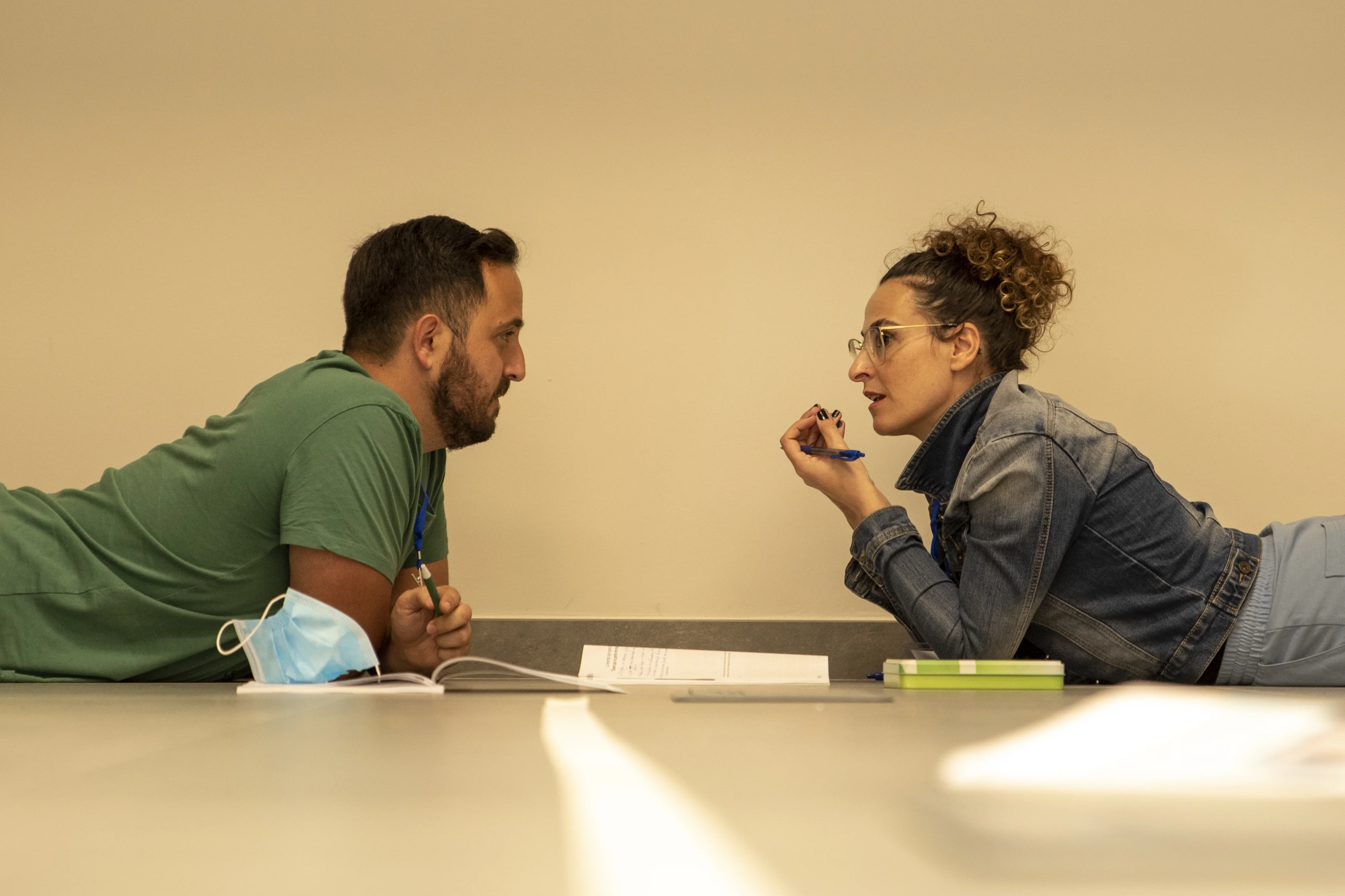 Participantes conectando en el taller de valores